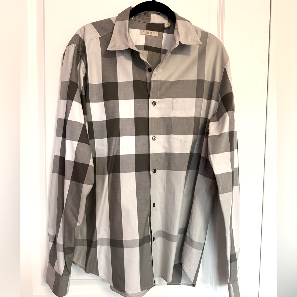 Burberry Brit Men’s Grey and White Plaid Long Sleeved Button Up size Large.